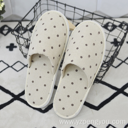 New arrival design fashionable slippers in 2022